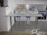 стол на кухне